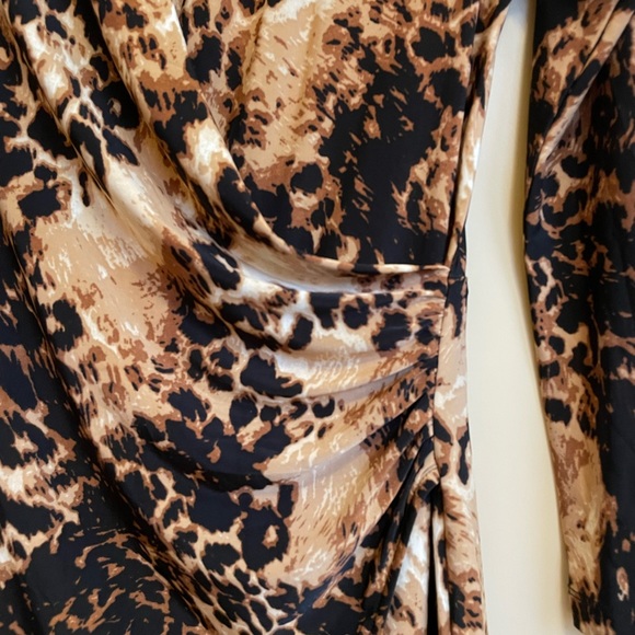 Wrap style leopard dress - Picture 2 of 4
